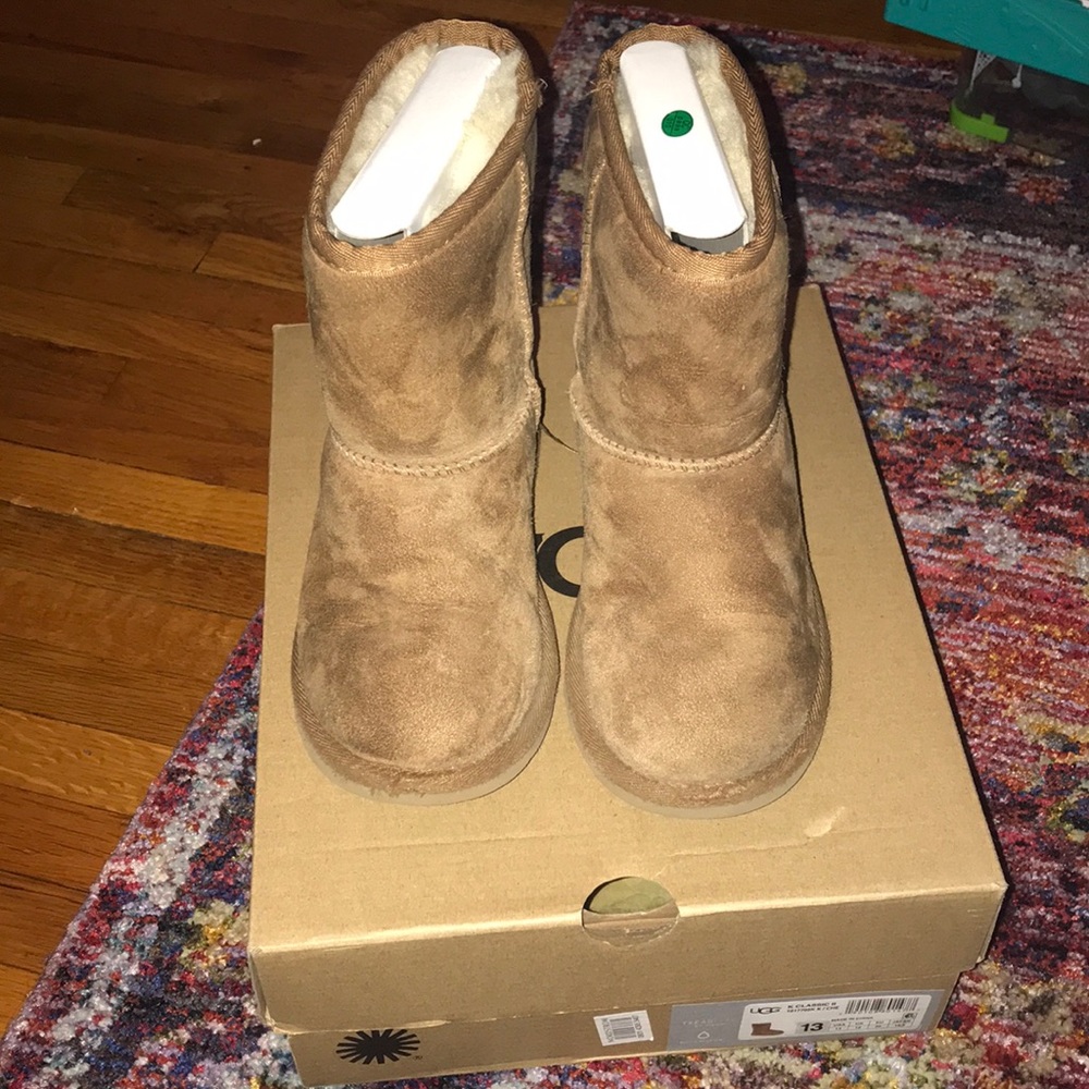 Tan Girl’s Classic II Ugg’s barely worn...
